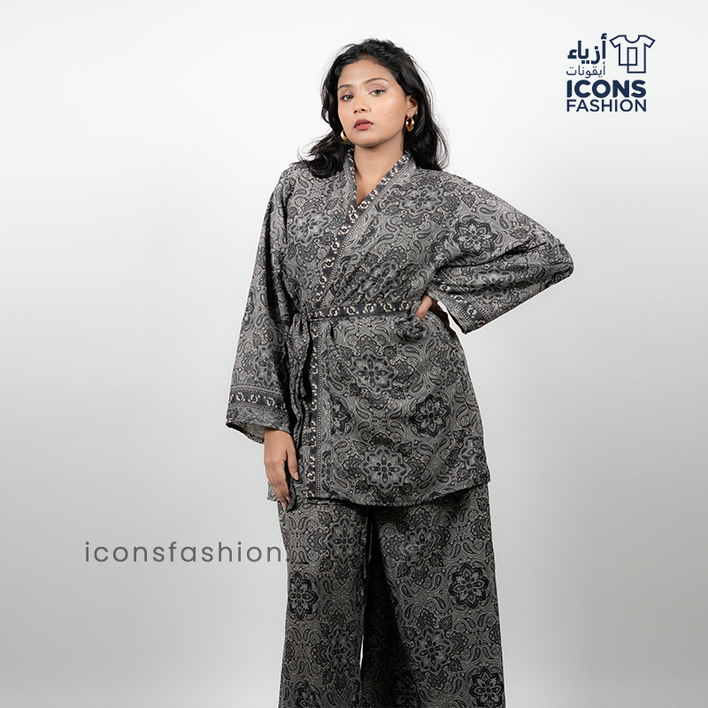 Women-grey-paisley-printed-halter-neck-crop-top-pants-co-ord-set-with-matching-shrug