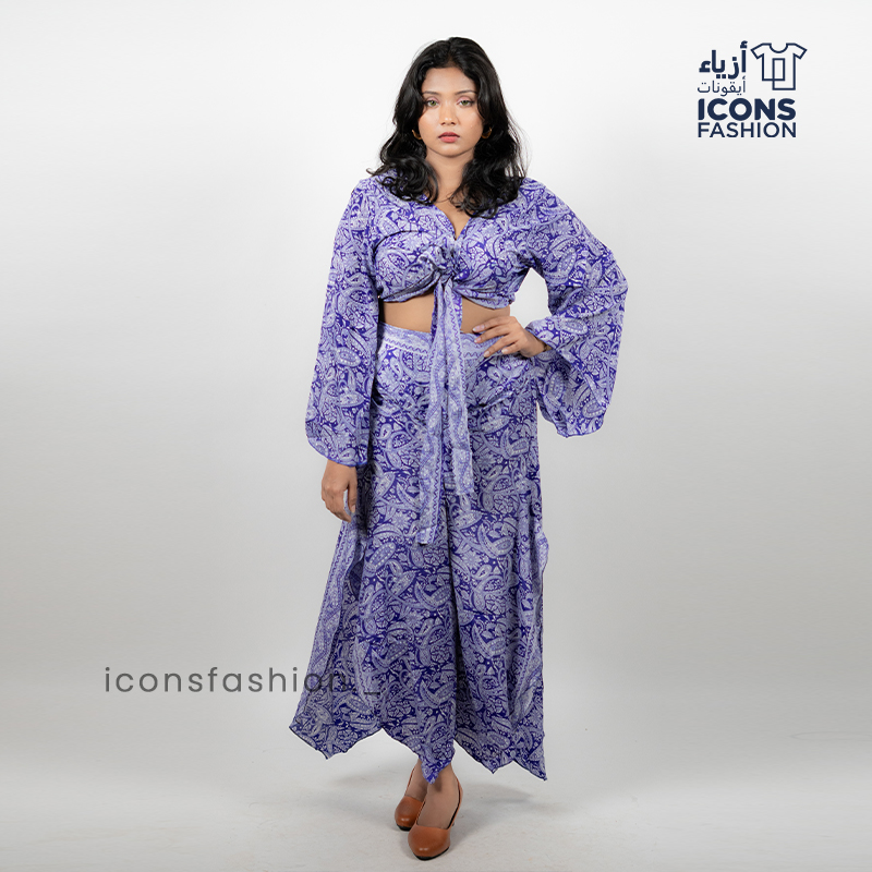 Women-blue-paisley-printed-crop-top-and-flowy-pants-co-ord-set-with-tie-up-detail