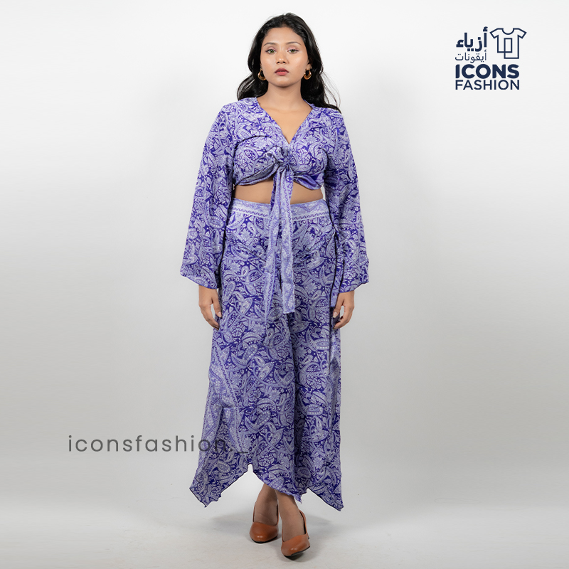 Women-blue-paisley-printed-crop-top-and-flowy-pants-co-ord-set-with-tie-up-detail
