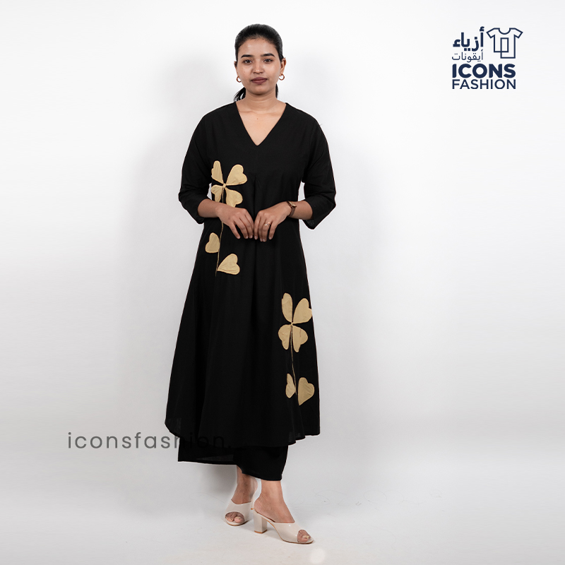 Women-black-printed-kurta-co-ord-set-with-v-neck-and-straight-pants