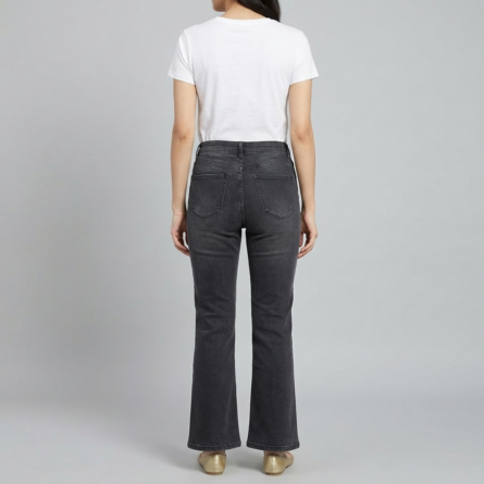 Women’s-washed-black-high-waist-straight-leg-denim-jeans-with-relaxed-fit-and-full-length-design